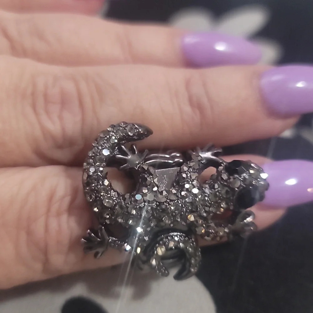 Rhinestone gecko lizard salamander stretch ring 7 8 9